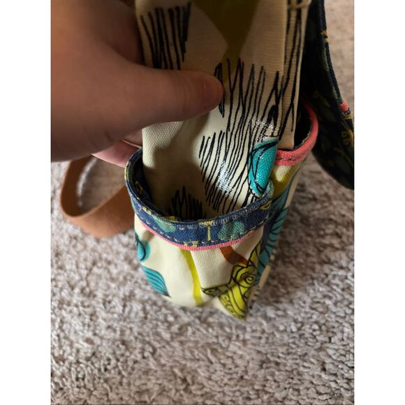 Vintage Fossil Key-Per Coated Canvas Multi-Color Floral Messenger Bag - Picture 5 of 14